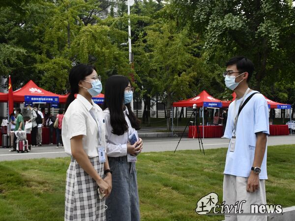 1630727040908079569.jpg 44.jpg