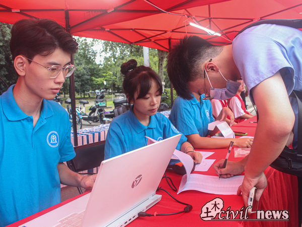 1661441714630039336.jpg IMG_5758(1).jpg