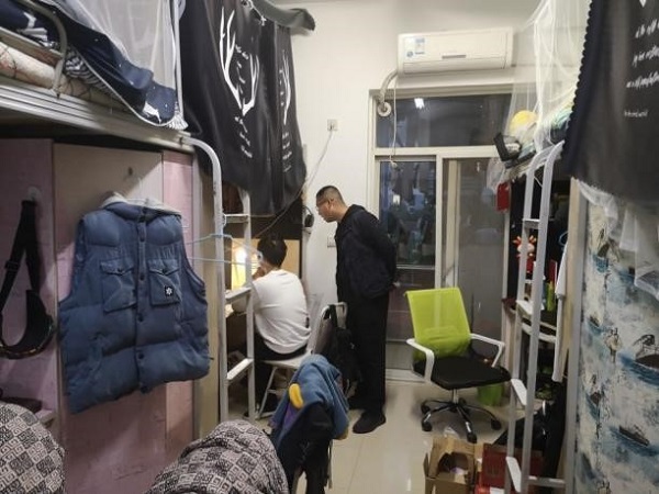 1618572775682095216.jpg 04.jpg